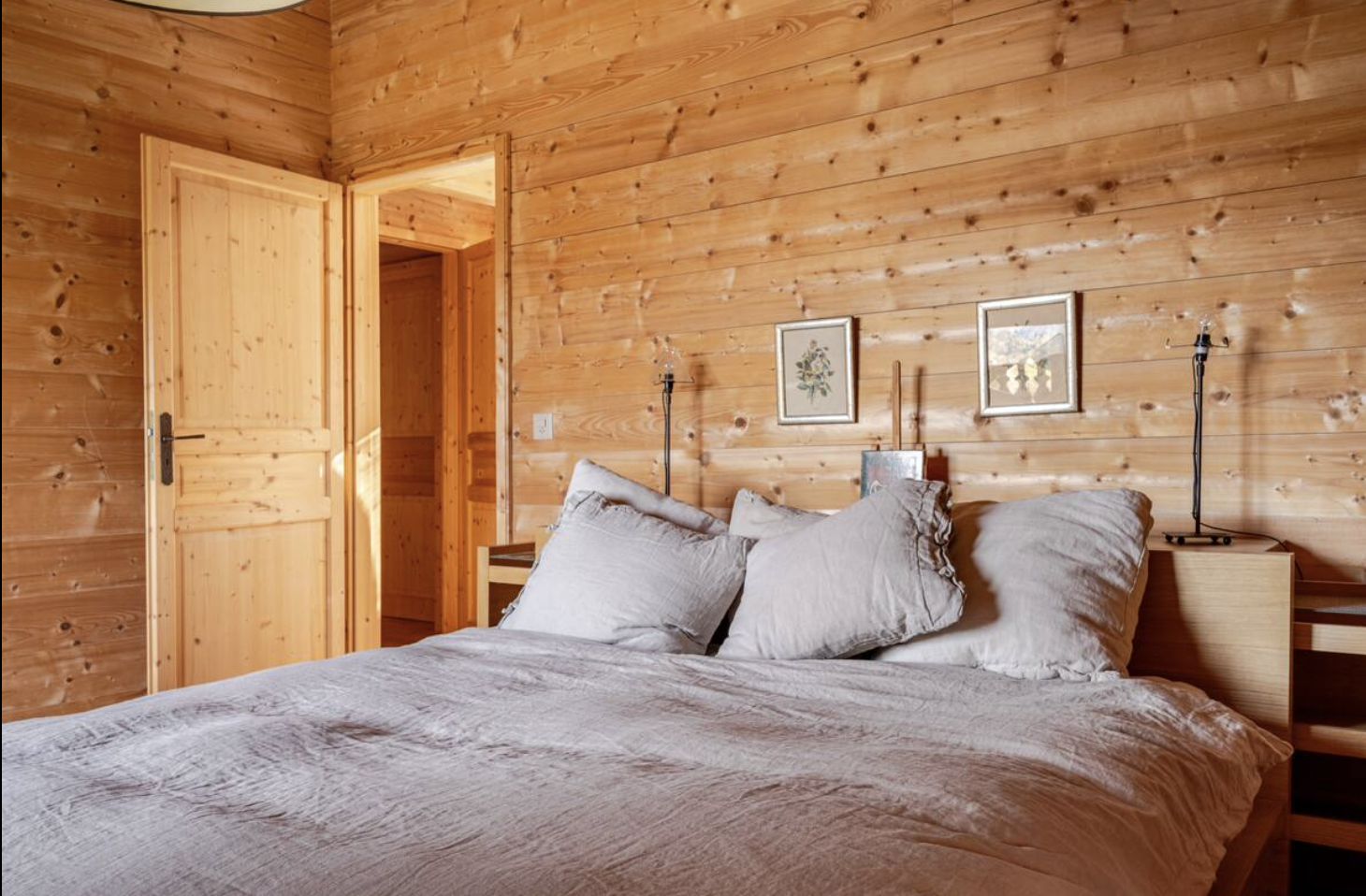 Modern 4BR Chalet